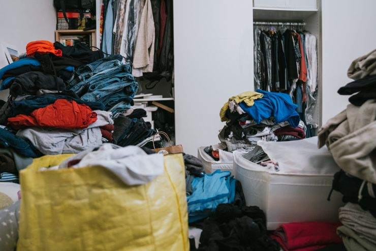 armadio in disordine