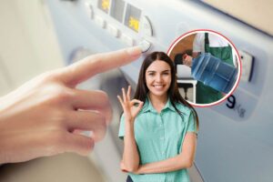 donna che aziona asciugatrice e un'altra che fa ok con le mani con simbolo di acqua